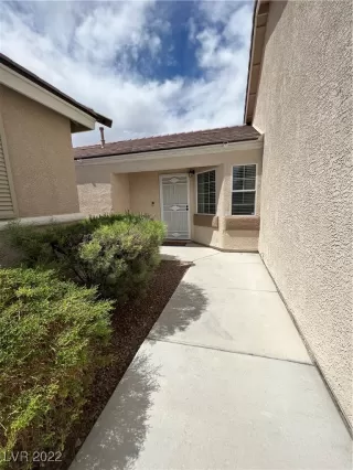 Photo #2: 2403953 Listing 