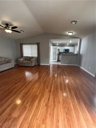 Photo #5: 2403953 Listing 