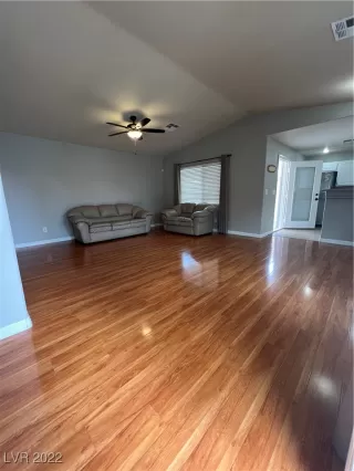 Photo #6: 2403953 Listing 