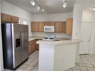 Photo #3: 2403971 Listing