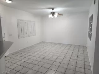 Photo #5: 2403971 Listing