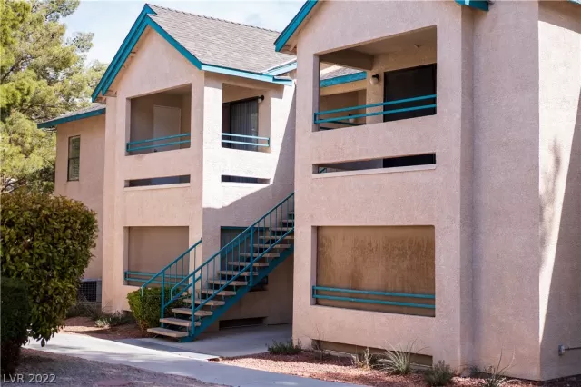 MLS: 2403983 Condo For Sale