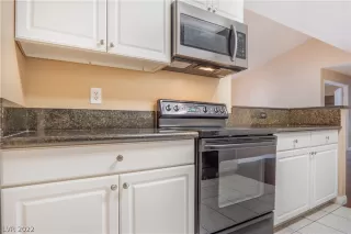 Photo #3: 2403983 Listing 