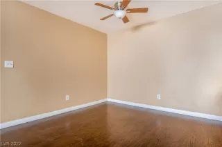 Photo #5: 2403983 Listing 