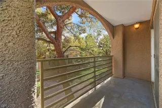 Photo #2: 2403998 Listing