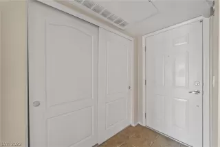 Photo #3: 2403998 Listing