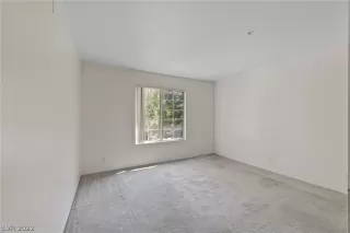 Photo #4: 2403998 Listing