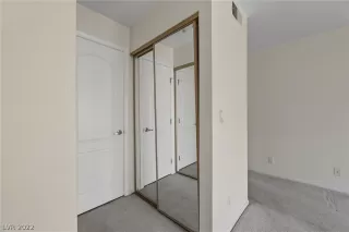 Photo #6: 2403998 Listing