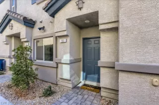 Photo #3: 2404016 Listing