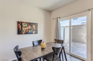 Photo #5: 2404016 Listing