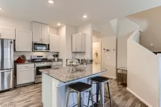 Photo #6: 2404016 Listing