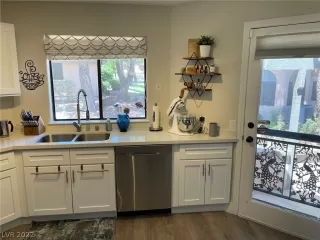 Photo #1: 2404021 Listing 