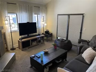 Photo #4: 2404021 Listing 