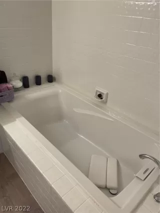 Photo #5: 2404021 Listing 