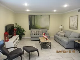 Photo #4: 2404037 Listing