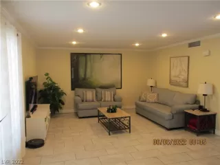 Photo #5: 2404037 Listing