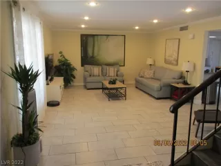 Photo #6: 2404037 Listing