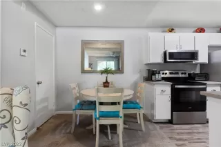 Photo #4: 2404063 Listing