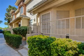 Photo #1: 2404072 Listing