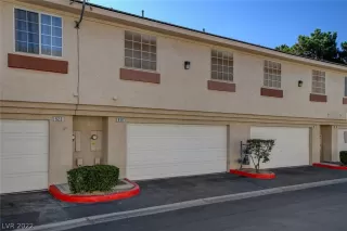 Photo #5: 2404072 Listing