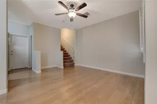 Photo #6: 2404072 Listing