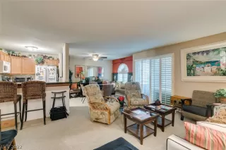 Photo #4: 2404081 Listing