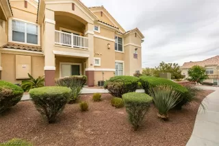 Photo #4: 2404088 Listing