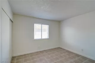 Photo #6: 2404091 Listing 