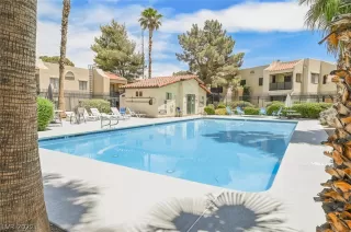 Photo #6: 2404123 Listing 