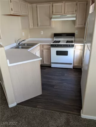 Photo #4: 2404126 Listing 