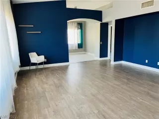 Photo #2: 2404137 Listing 