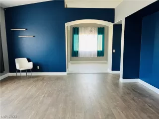 Photo #3: 2404137 Listing 