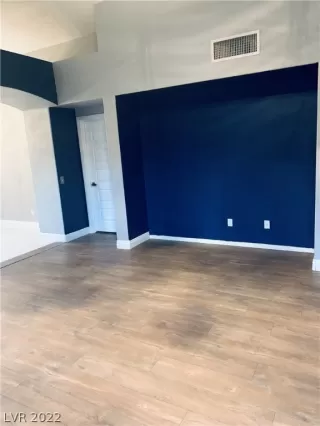 Photo #4: 2404137 Listing 