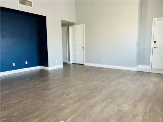 Photo #5: 2404137 Listing 