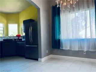 Photo #6: 2404137 Listing 