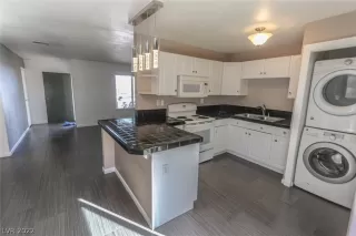 Photo #3: 2404144 Listing