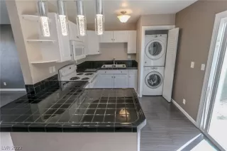 Photo #4: 2404144 Listing