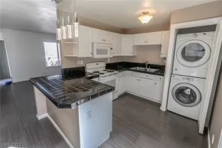 Photo #5: 2404144 Listing