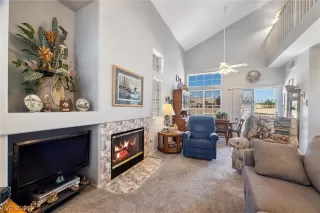 Photo #5: 2404154 Listing