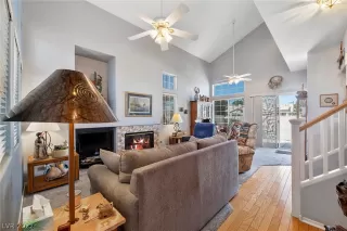 Photo #6: 2404154 Listing