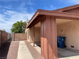 Photo #2: 2404181 Listing