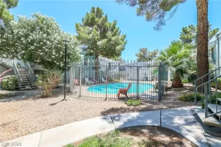 Photo #4: 2404190 Listing 