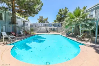 Photo #5: 2404190 Listing 