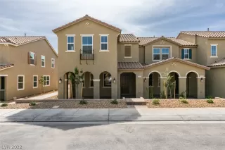 Photo #1: 2404200 Listing