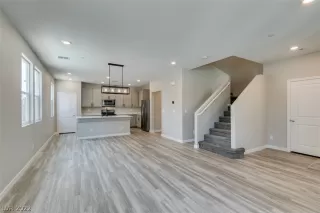 Photo #5: 2404200 Listing