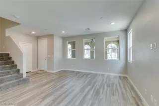 Photo #6: 2404200 Listing