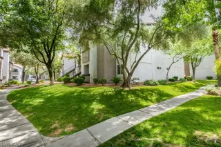 Photo #4: 2404218 Listing 