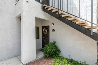 Photo #5: 2404218 Listing 