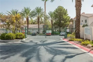 Photo #2: 2404223 Listing