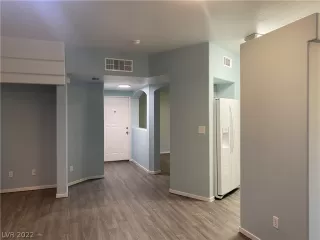 Photo #4: 2404235 Listing 